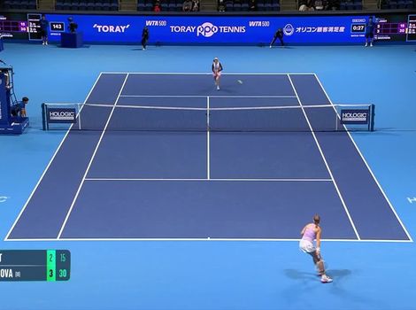 Karolina Muchova cleverly hits cross-court backhand winner in Tokyo