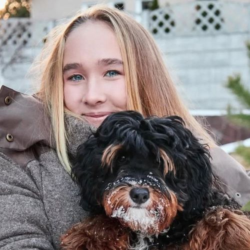 Mirra Andreeva and her puppy