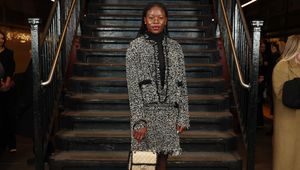 Victoria Mboko asiste al CHANEL Métiers d’Art Show 2026 el 2 de diciembre de 2025 en Nueva York.