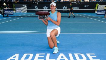 Madison Keys 2025 Adelaide trophy