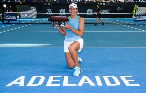 Madison Keys 2025 Adelaide trophy
