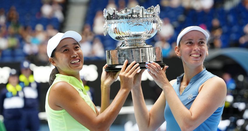 Zhang and Mertens, 2026 AO trophy (getty)