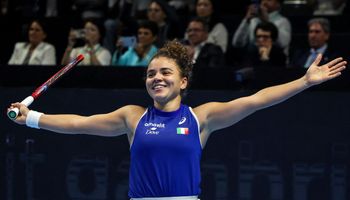 jasmine paolini billie jean king cup 2025