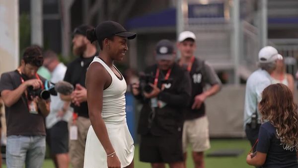Gauff closes out semifinal and sticks around for the fan