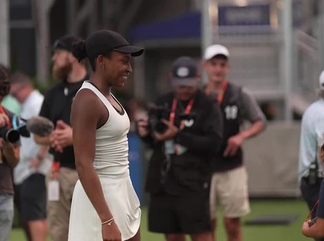 Gauff closes out semifinal and sticks around for the fan