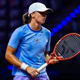 Iga_Swiatek_-_Porsche_Tennis_Grand_Prix_2026_-_Saturday_Qs-DSC_5214