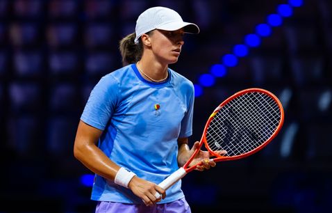 Iga_Swiatek_-_Porsche_Tennis_Grand_Prix_2026_-_Saturday_Qs-DSC_5214