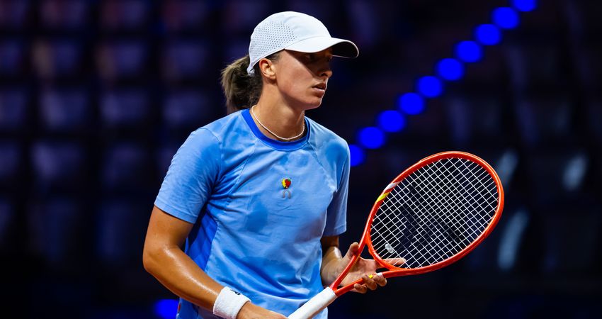 Iga_Swiatek_-_Porsche_Tennis_Grand_Prix_2026_-_Saturday_Qs-DSC_5214