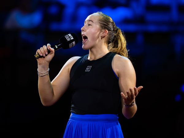 mirra andreeva sings happy birthday to conchita martinez stuttgart 2026