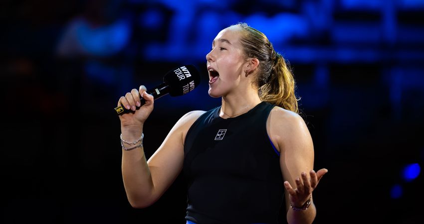 mirra andreeva sings happy birthday to conchita martinez stuttgart 2026