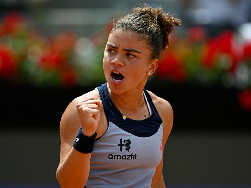 Paolini overcomes 57 unforced errors to beat Jeanjean in Rome