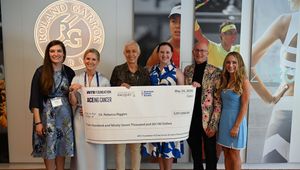 Photo Caption_Dr. Jennifer Karlow,_Ann Austin,_Martina Navratilova,_Dr. Rachel Dittmar,_Rob Kinas_Alexis Wendl