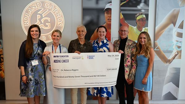 Photo Caption_Dr. Jennifer Karlow,_Ann Austin,_Martina Navratilova,_Dr. Rachel Dittmar,_Rob Kinas_Alexis Wendl