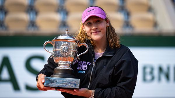 Mirra Andreeva w/ trophy, Roland Garros 2026