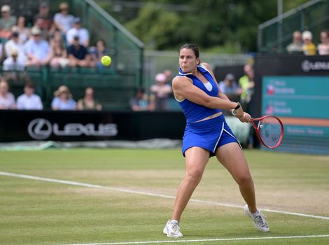 Emma Navarro podczas meczu na trawie w Nottingham