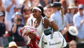Gauff vs. Muchova, exiting court