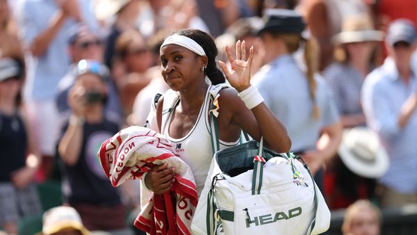 Gauff vs. Muchova, exiting court