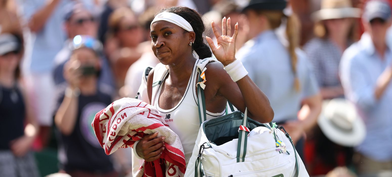 Gauff vs. Muchova, exiting court