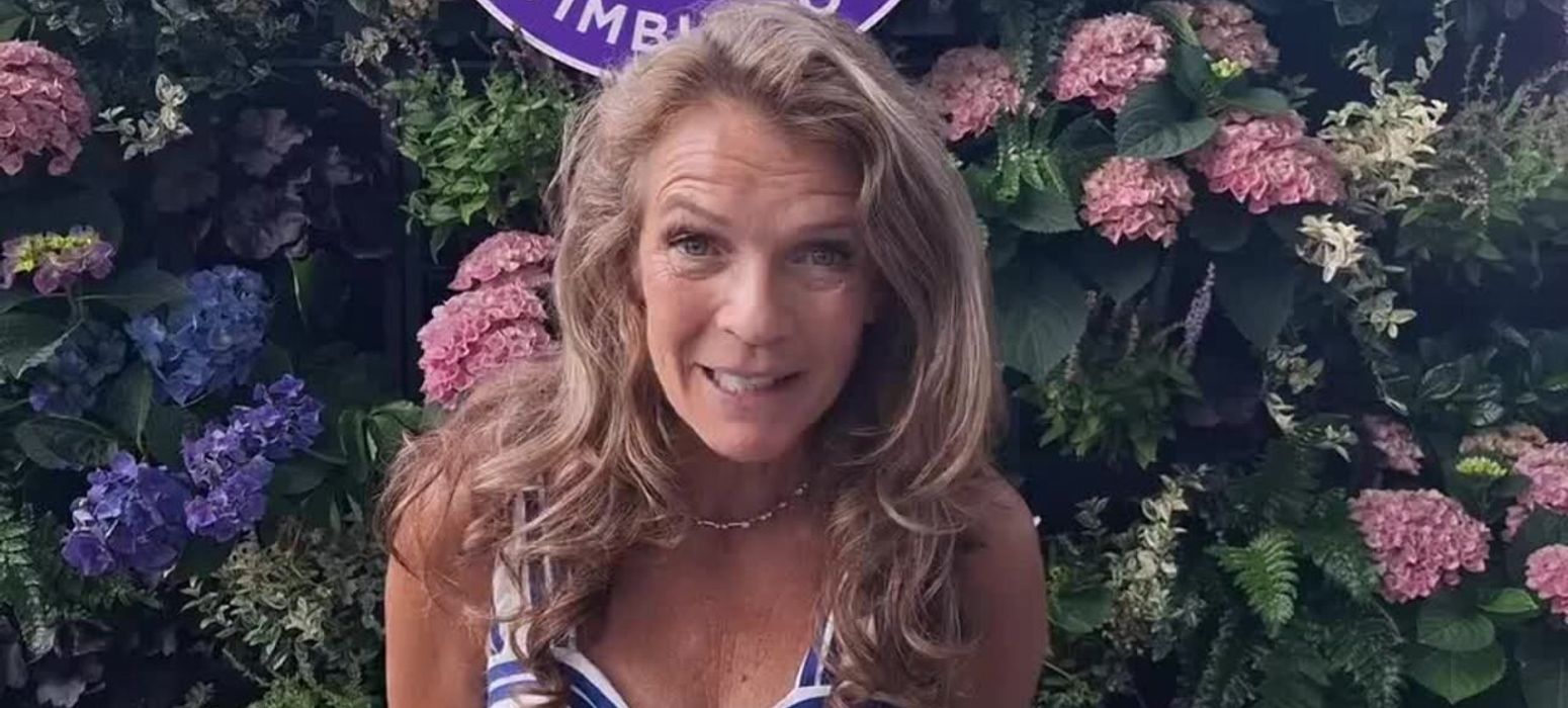 Annabel Croft congratulates Virginia Wade on high British honor 