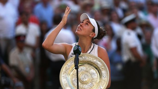 Linda Noskova, 2026 Wimbledon trophy speech (Getty)