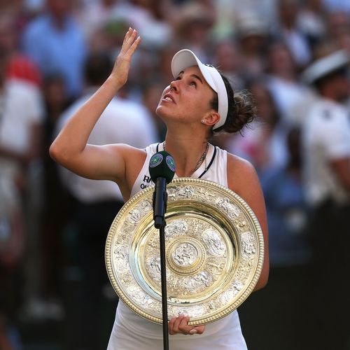Linda Noskova, 2026 Wimbledon trophy speech (Getty)