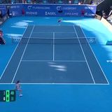 Krejcikova books return to Prague semifinals over Salkova