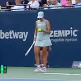 Full match replay: Swiatek resets her season with decisive victory over Rybakina in Toronto