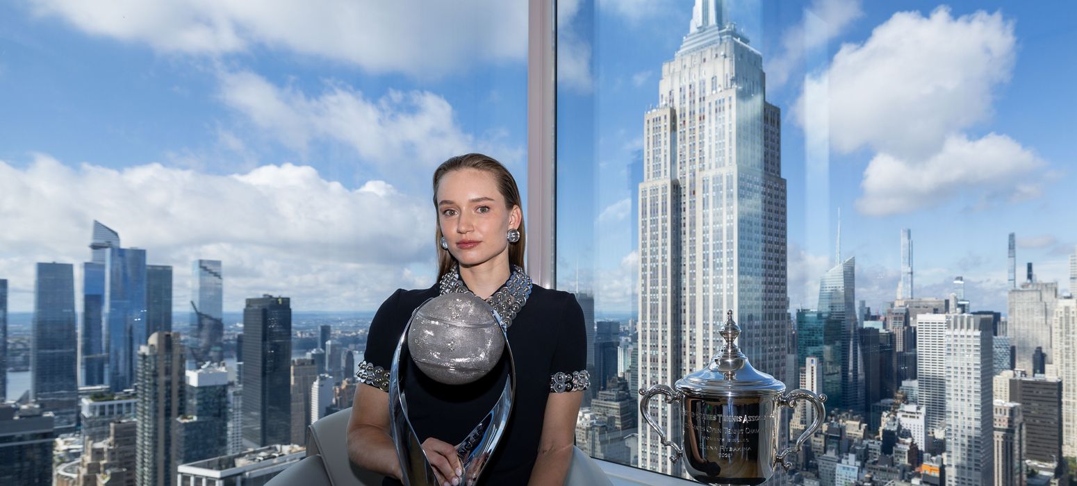 Elena Rybakina, World No. 1 trophy 2026