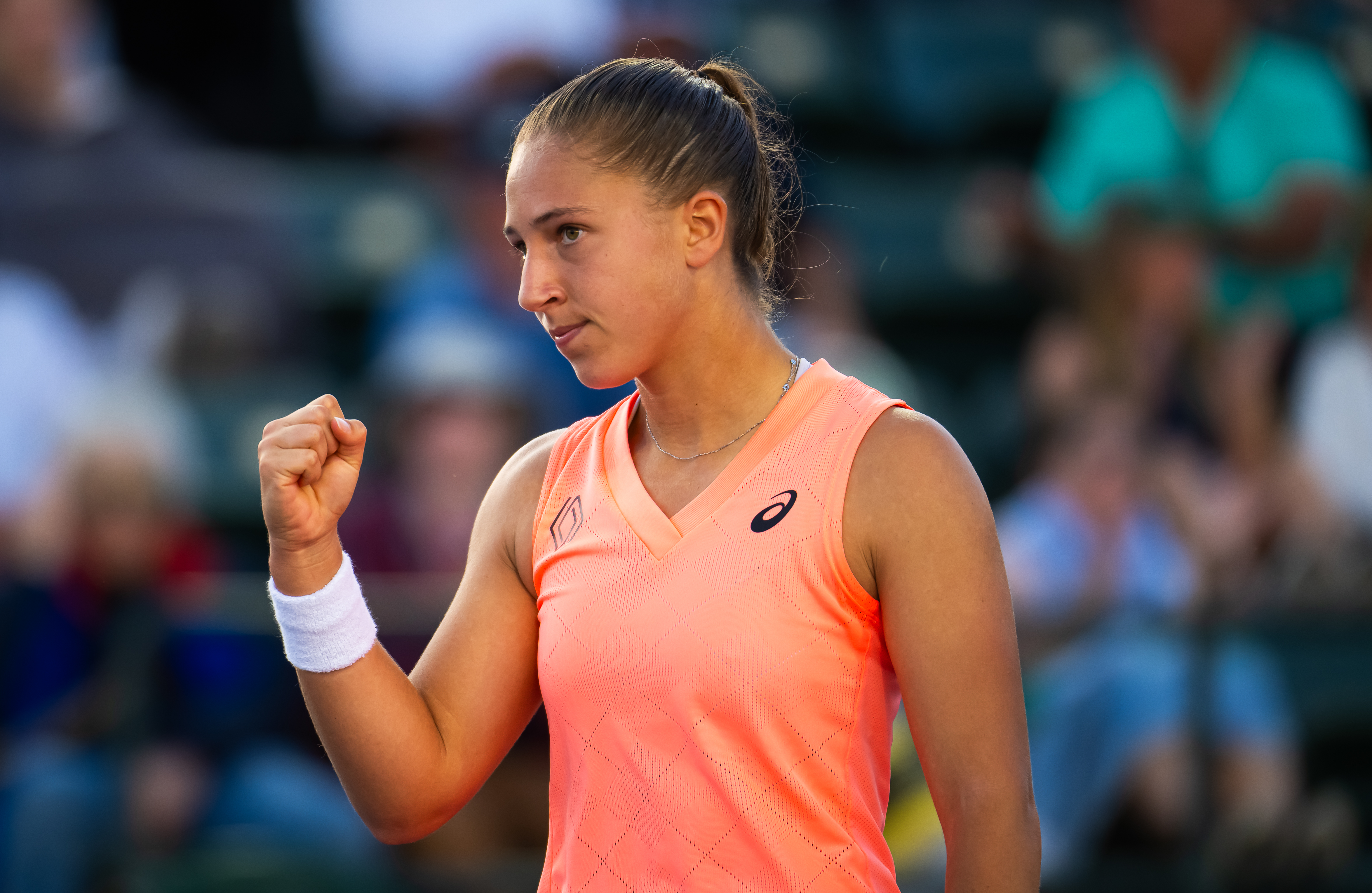 Parry battles past Fernandez to reach Indian Wells third round