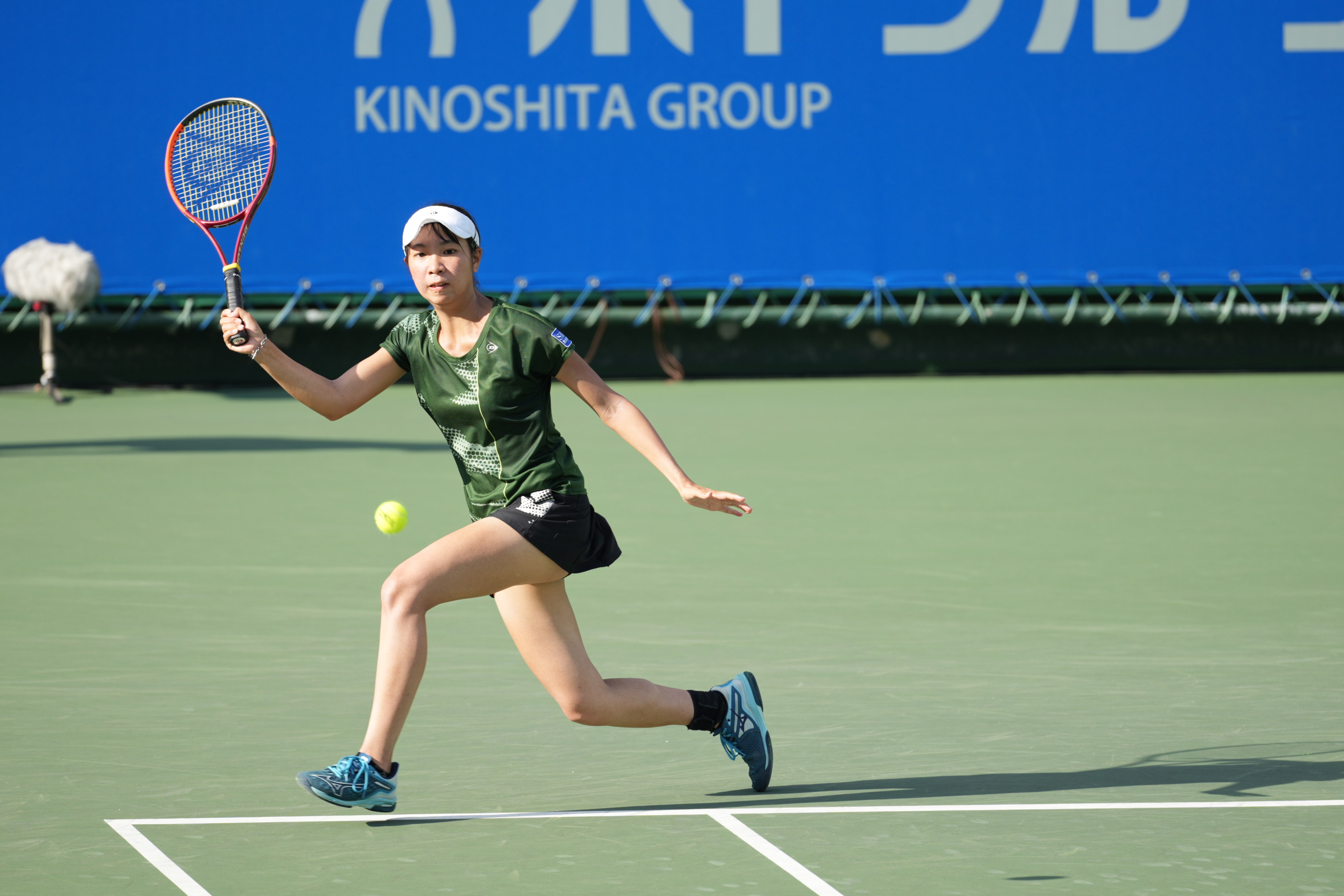 Unorthodox' Japanese qualifier Ito stuns Kenin from 5-2 down in