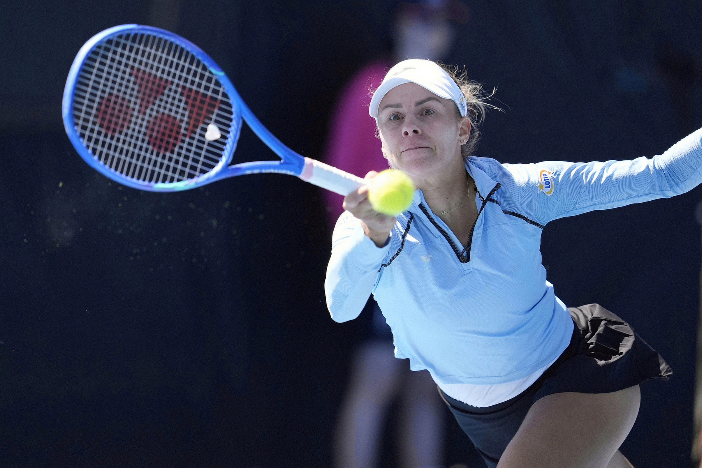 Linette battles past Gracheva in three-set Hobart opener