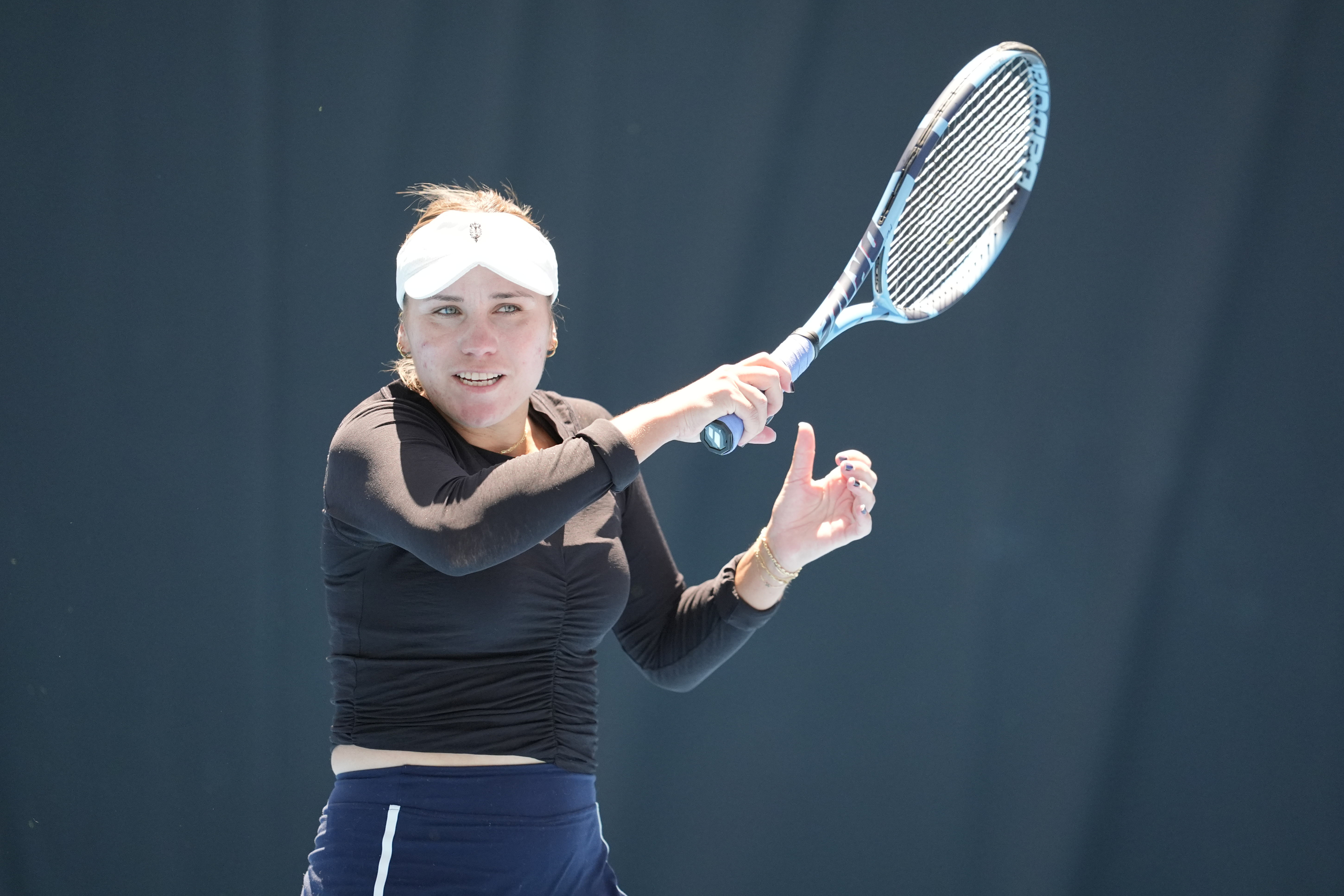 Former champ Kenin overcomes Sun from a set down in Hobart first round