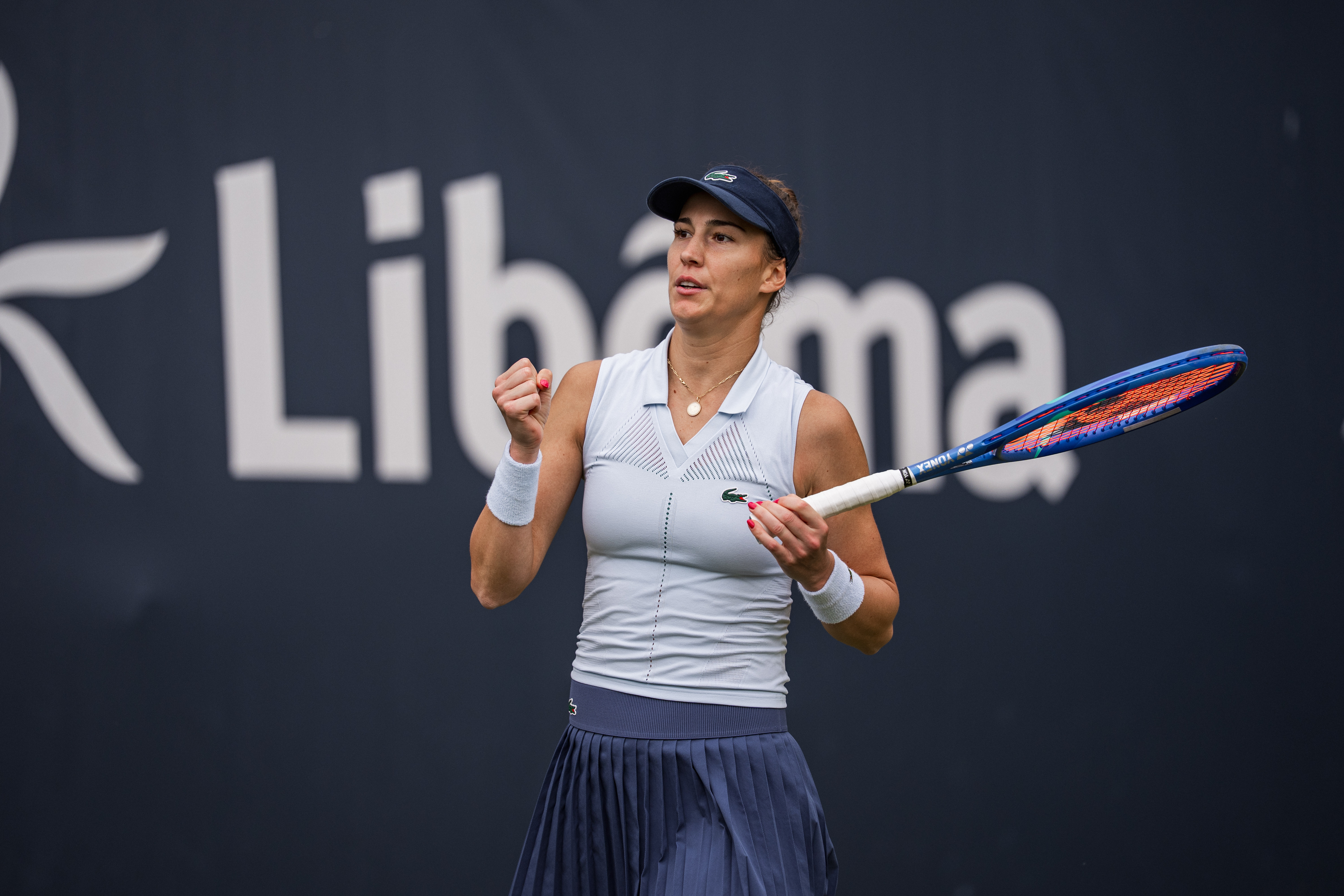 Pera recovers to defeat Linette in seesaw 's-Hertogenbosch opener