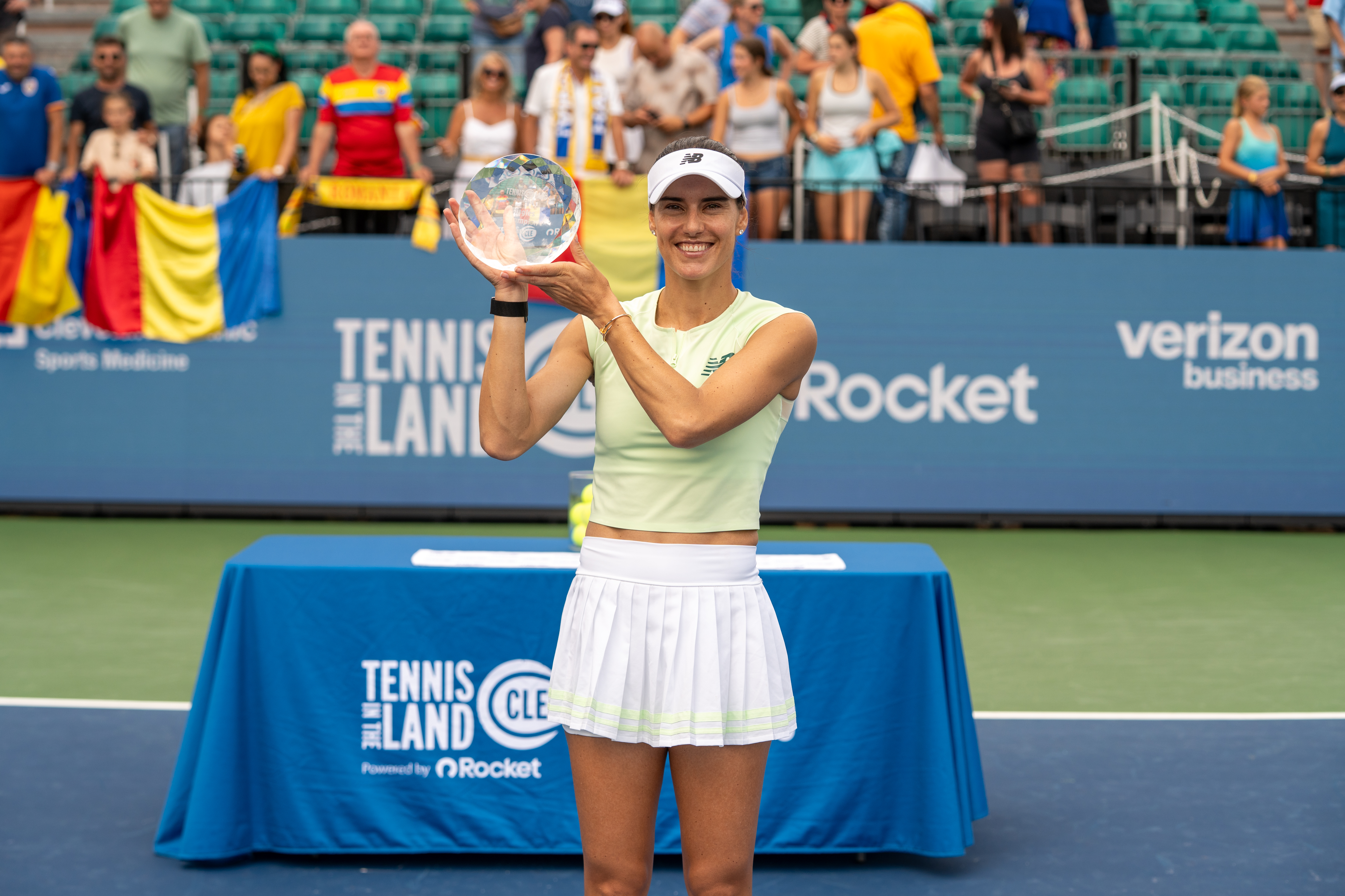 最後の1点】 On Tennis Court T WHITE/LIME 海外：M New Blue Tennis Courts With White Lines And Red Out Of Play