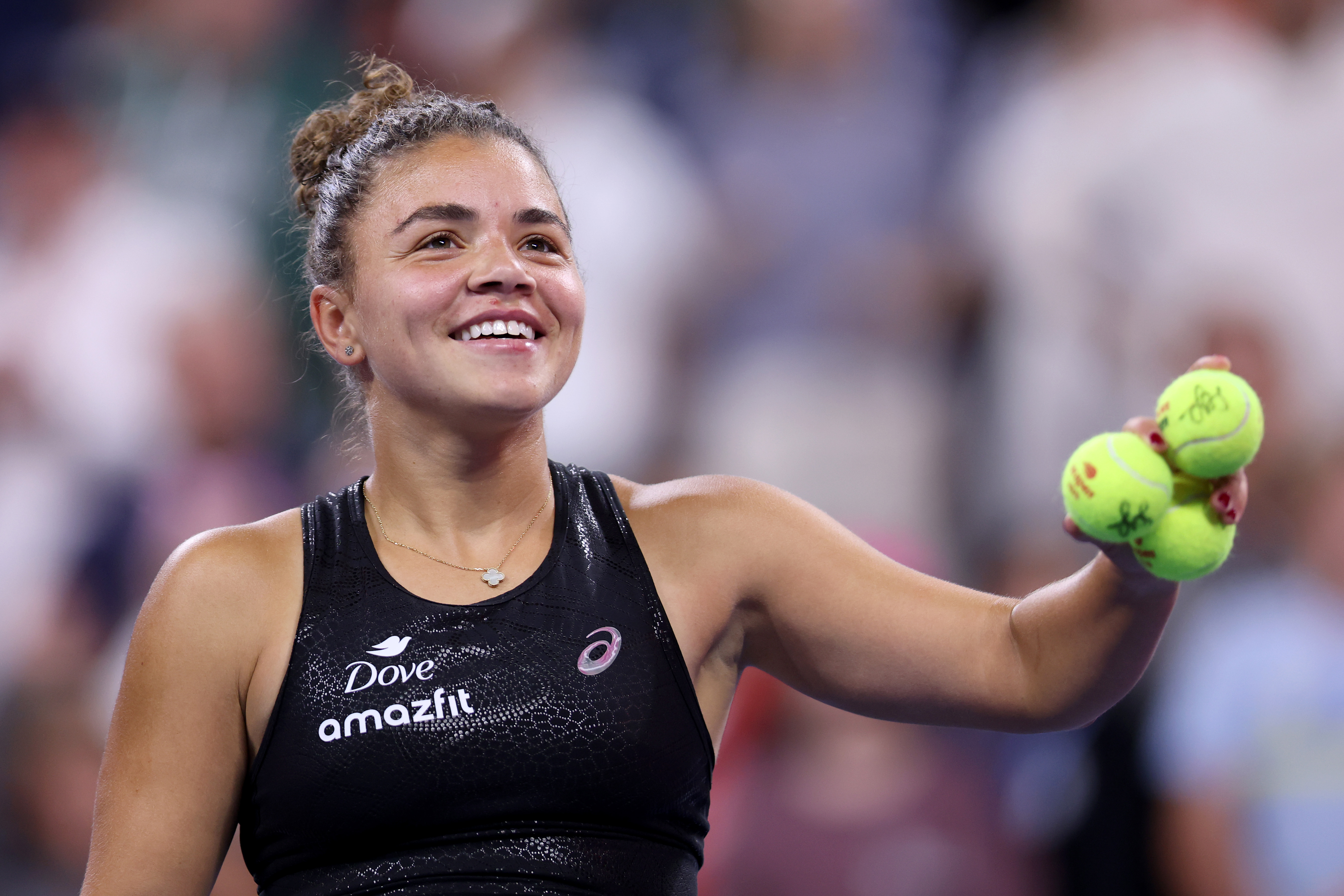 Jasmine Paolini Halloween mask viral tennis photo