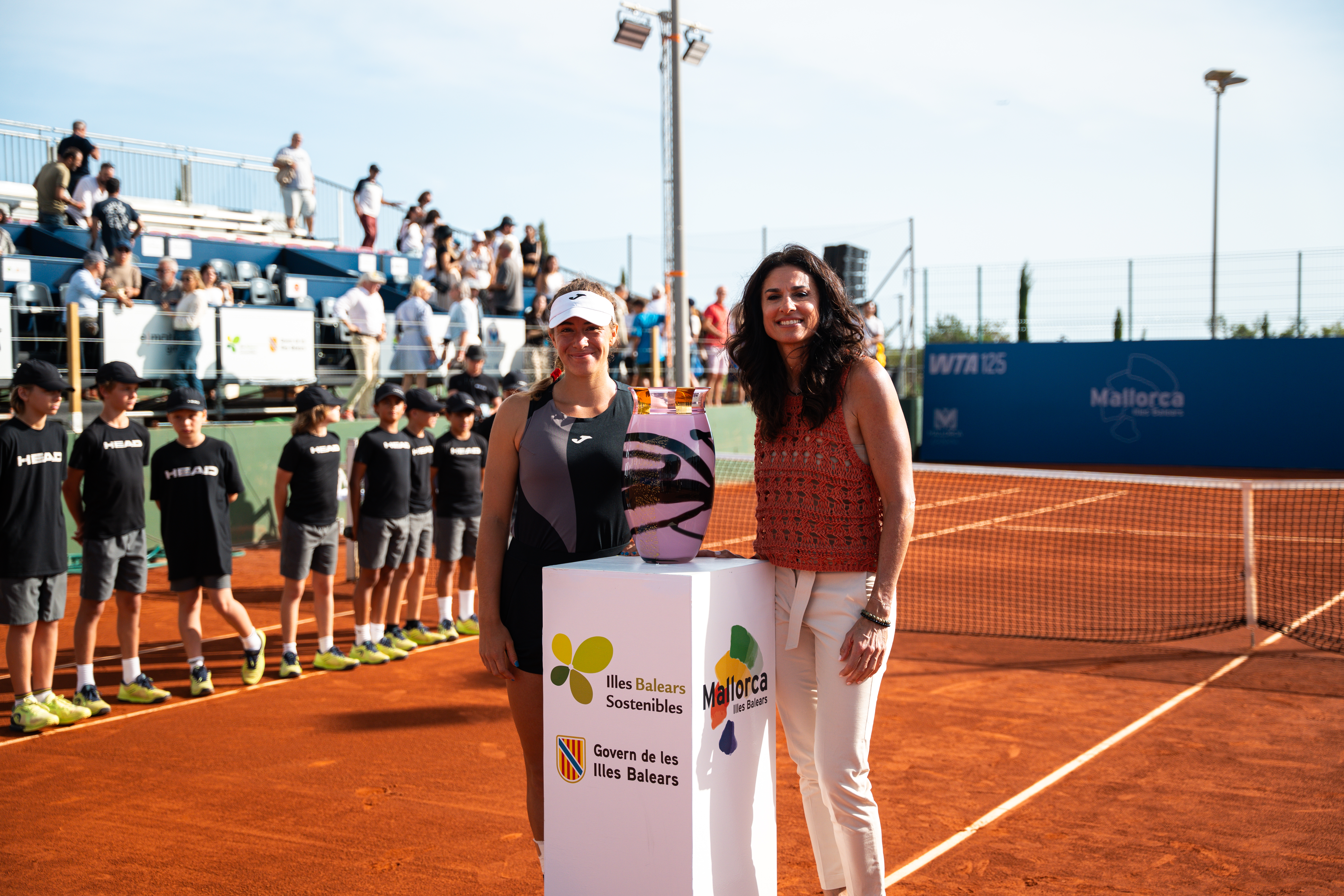 Sierra lifts Mallorca trophy from her idol Sabatini