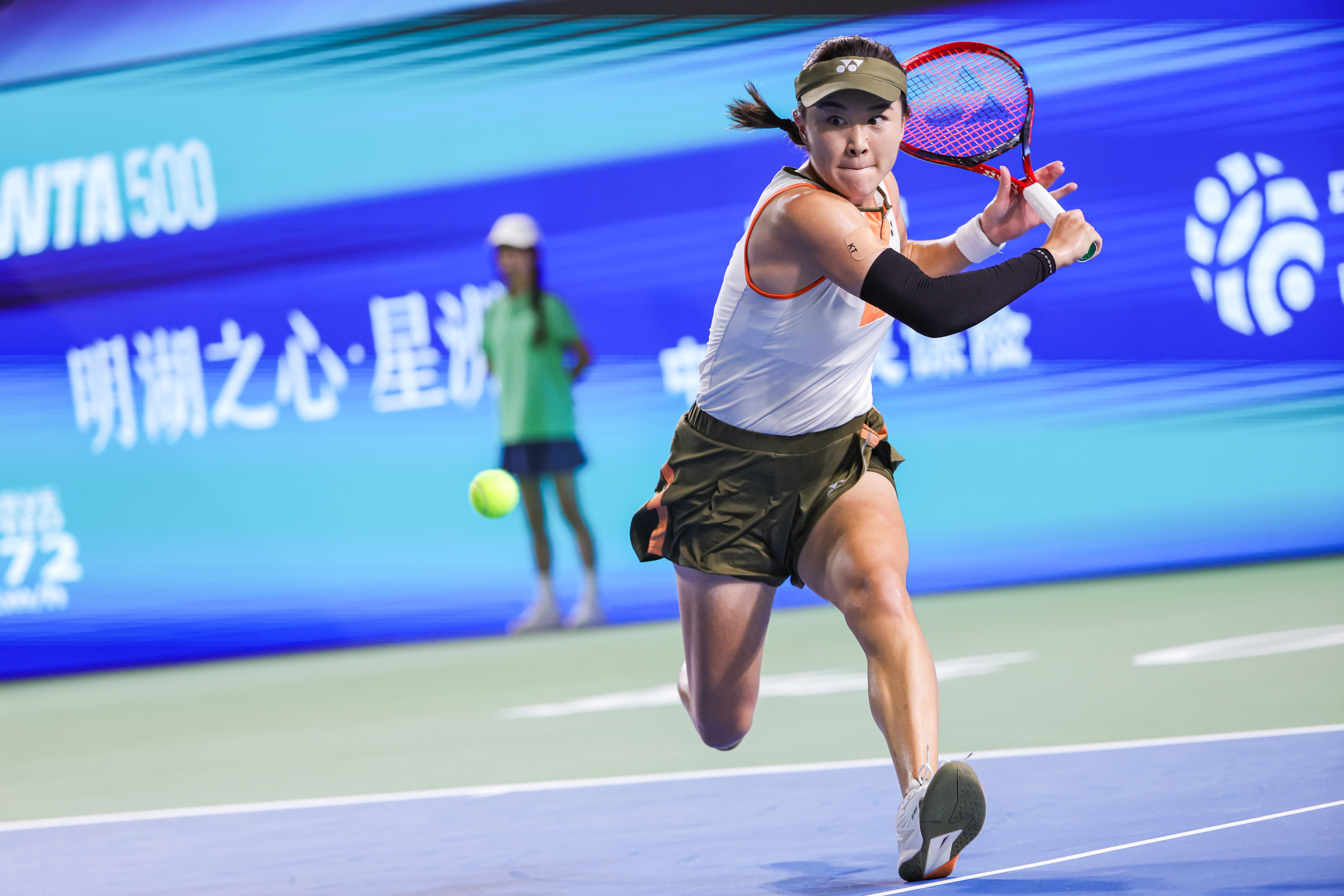 Zhu Lin rallies past ailing Raducanu in Ningbo opener