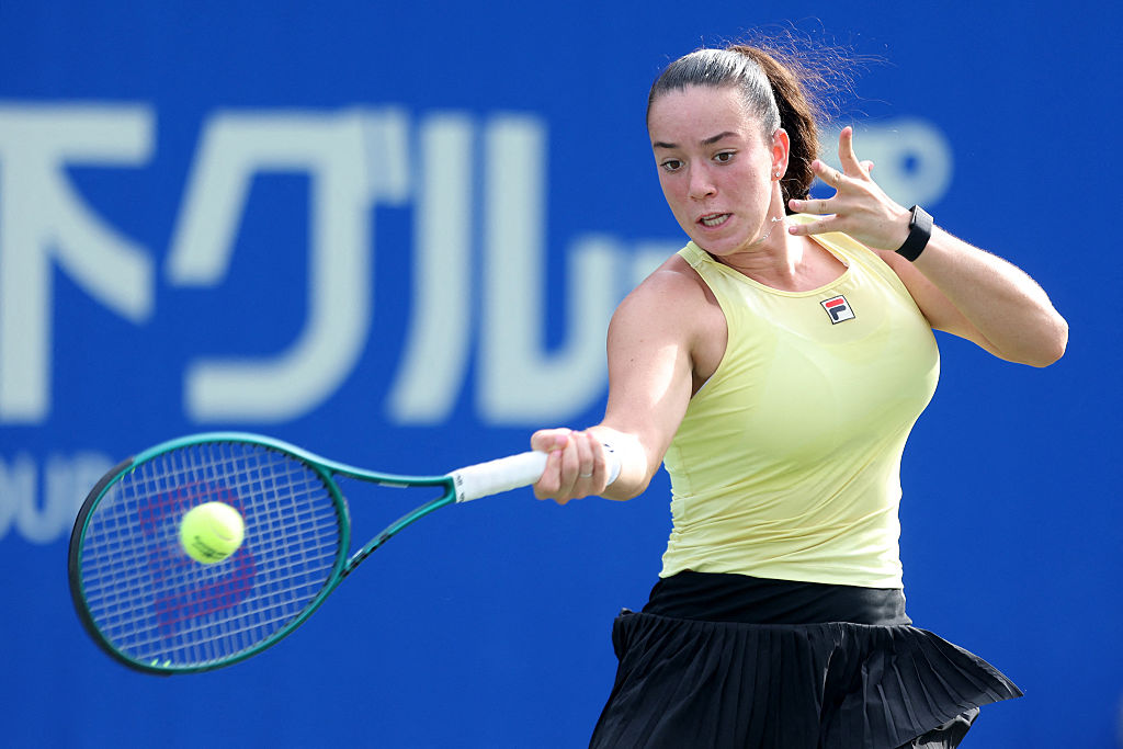 valentova-completes-the-comeback-to-reach-first-wta-final-in-osaka