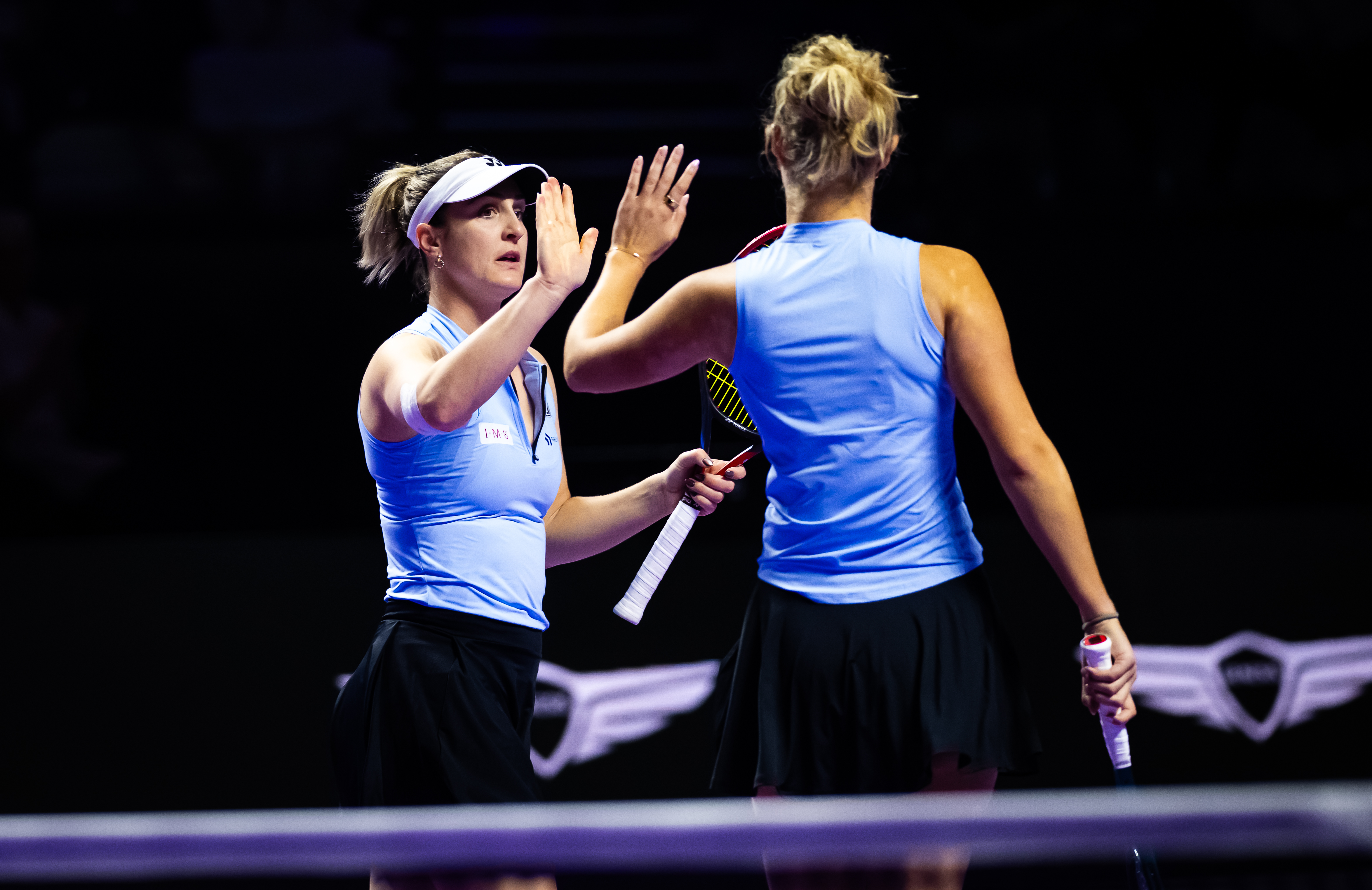 Reigning pairs shake off doubts in Riyadh debuts