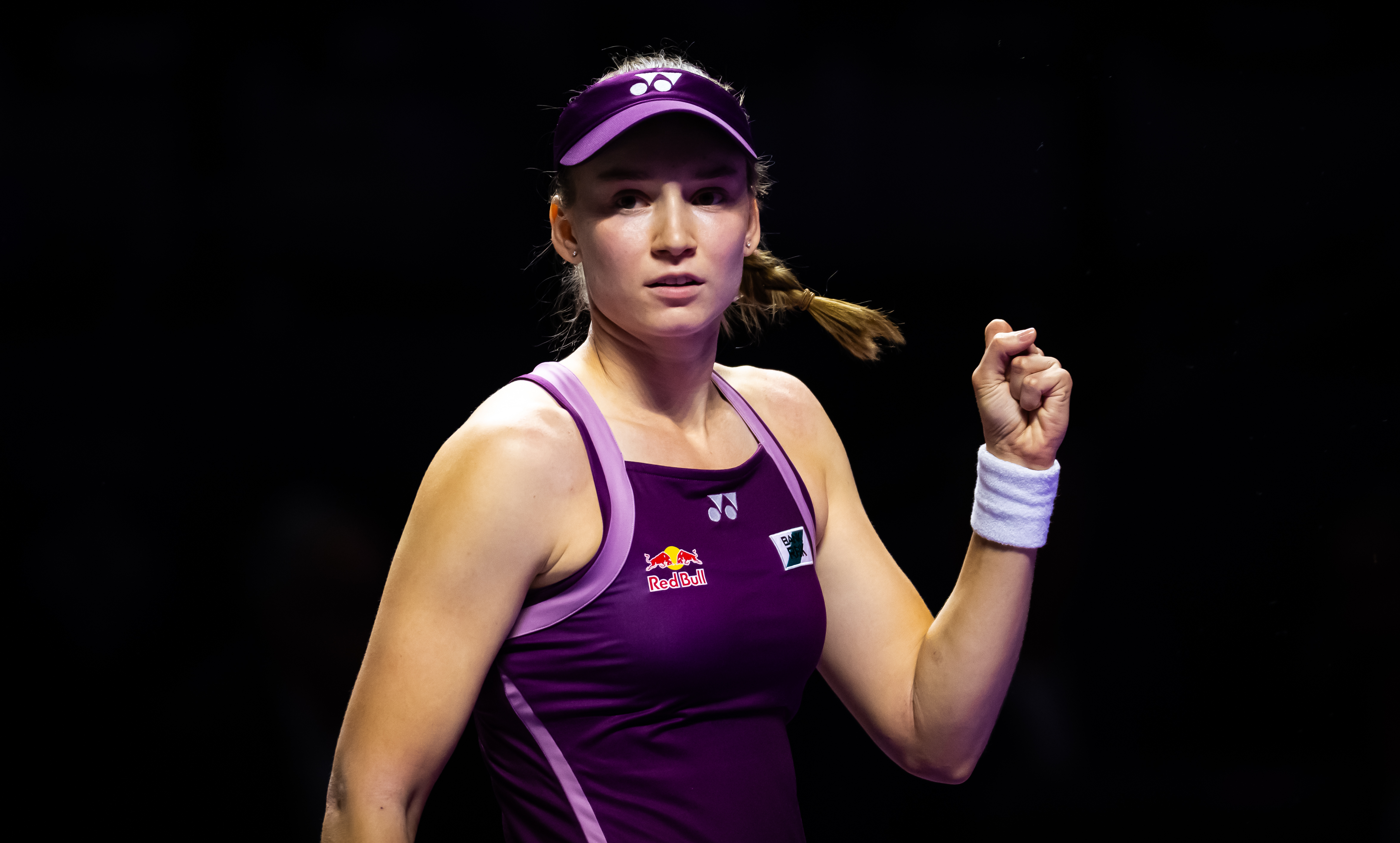 Rybakina surges into WTA Finals semifinals