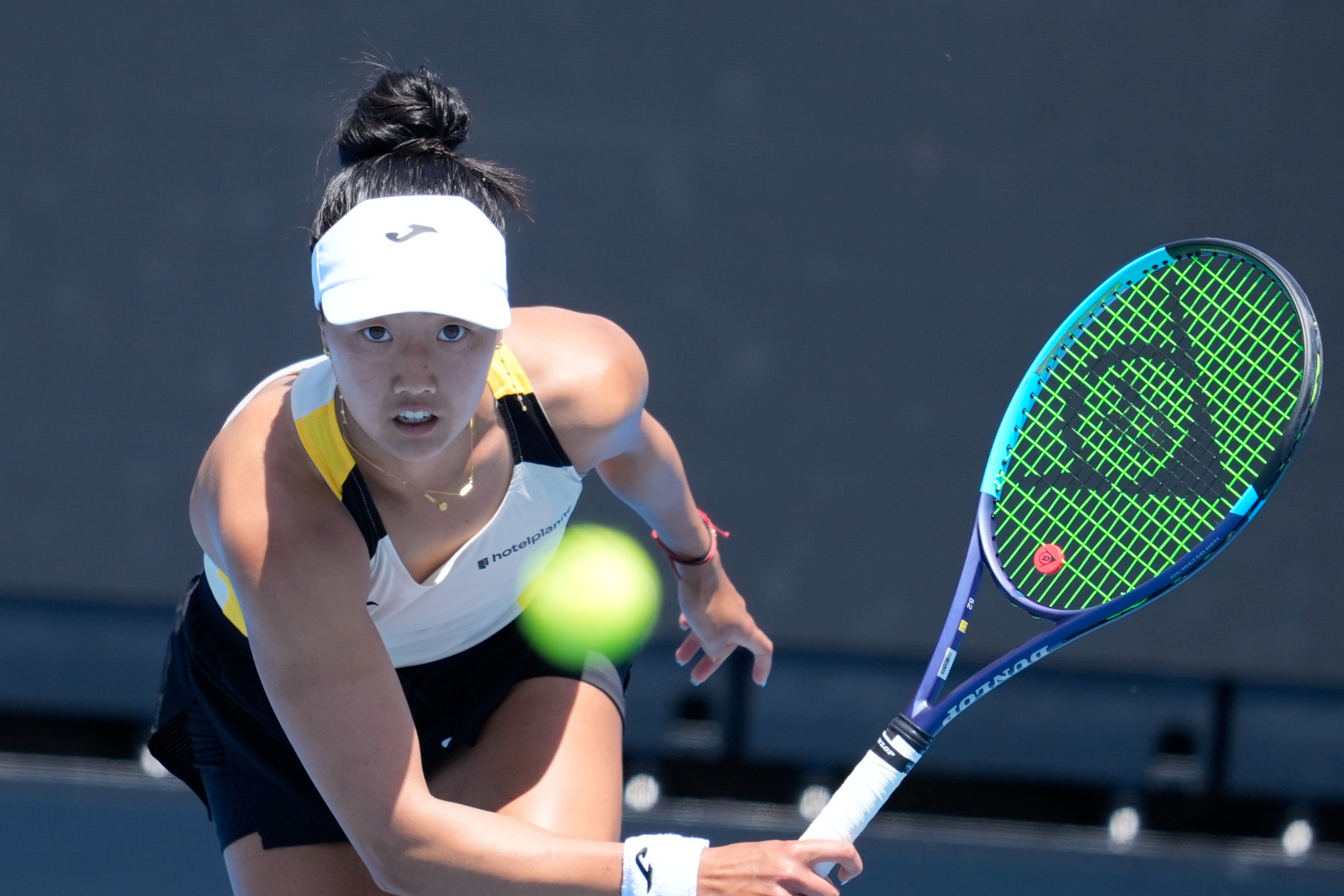 Li comes from a set and a break down to defeat Volynets in Hobart opener
