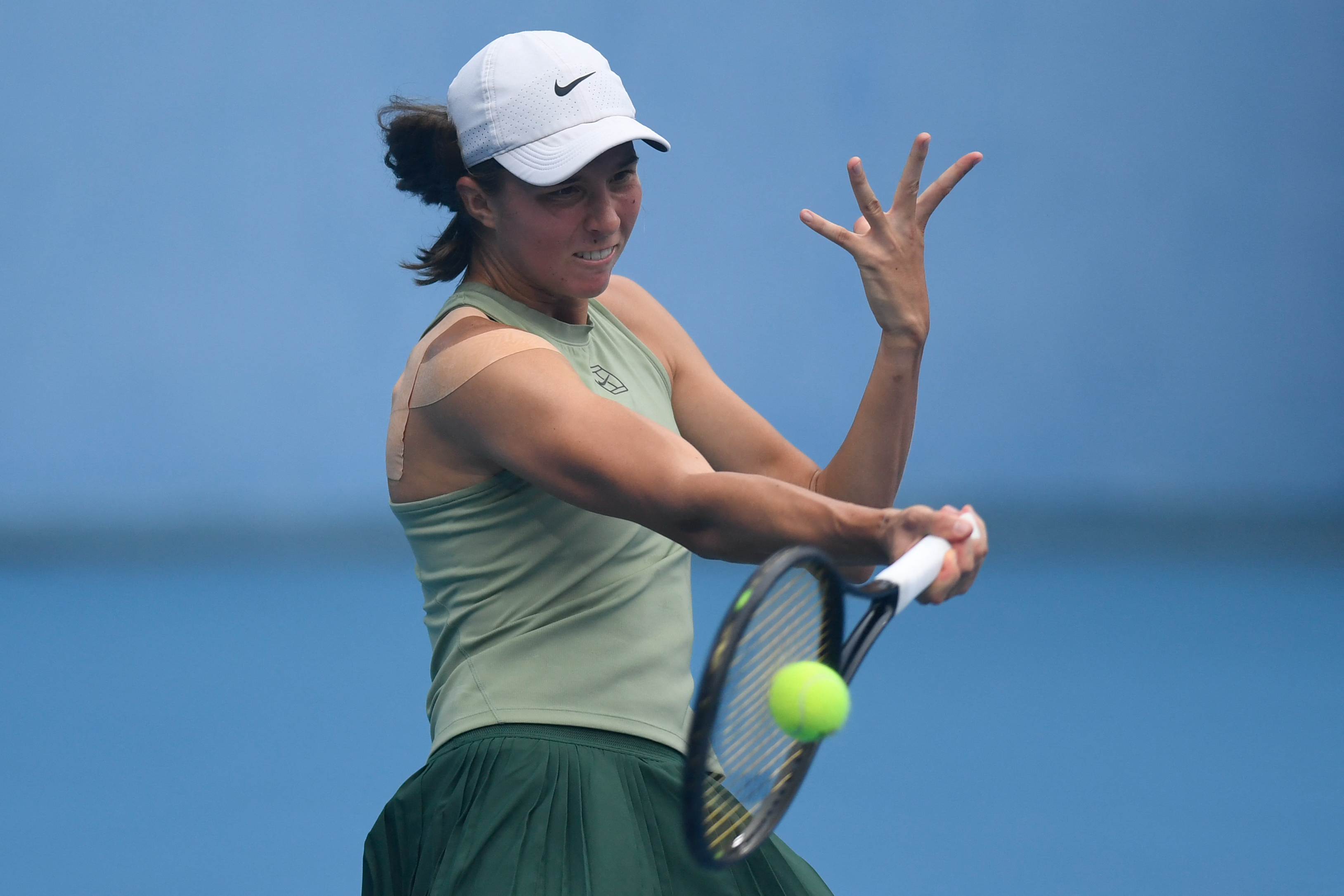 Tagger's One-Hander Carves Path in Aussie Qualies