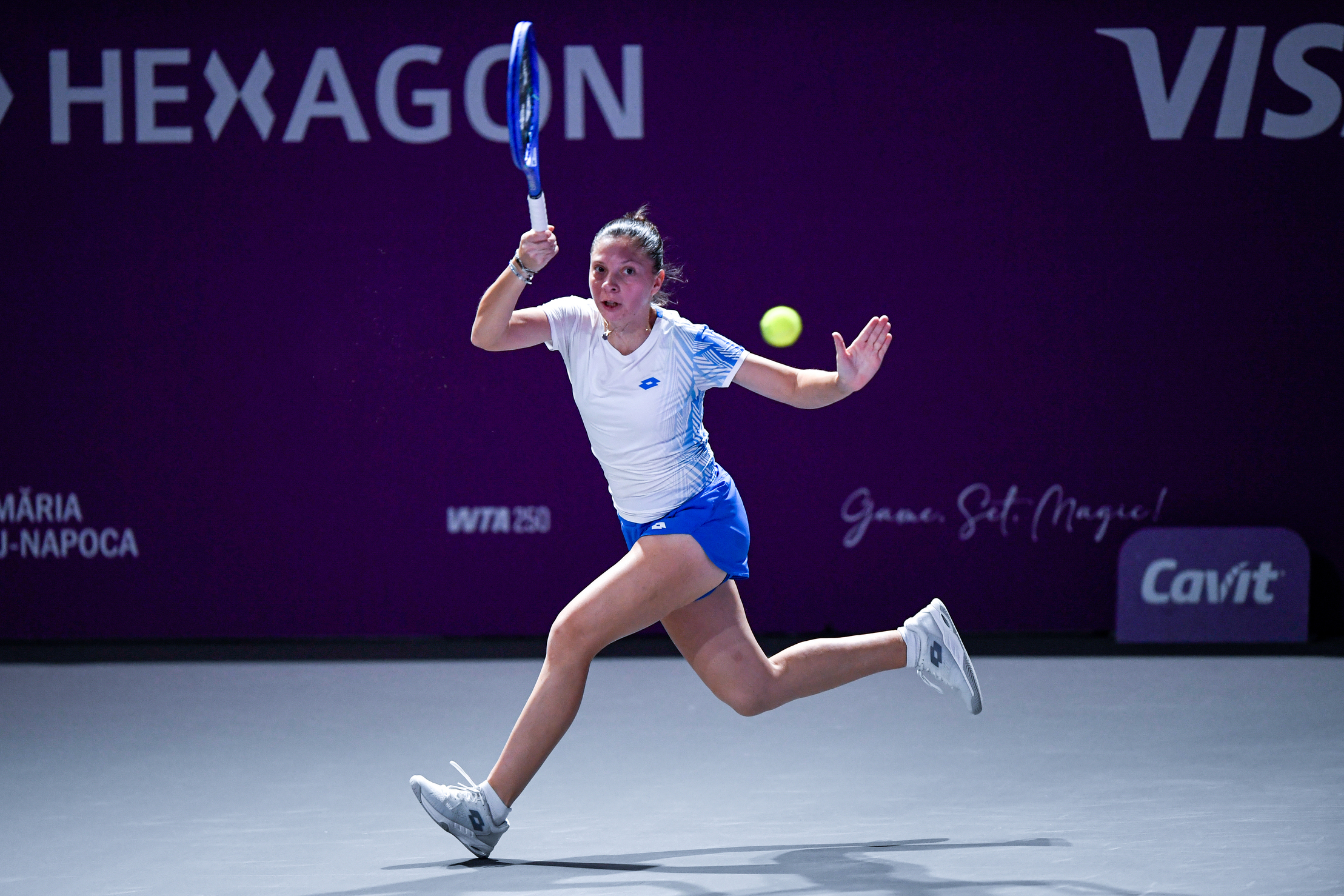 Relja Ruzic Hot shot: Antonia Ruzic hustles, scrambles and finds the lob in Cluj-Napoca