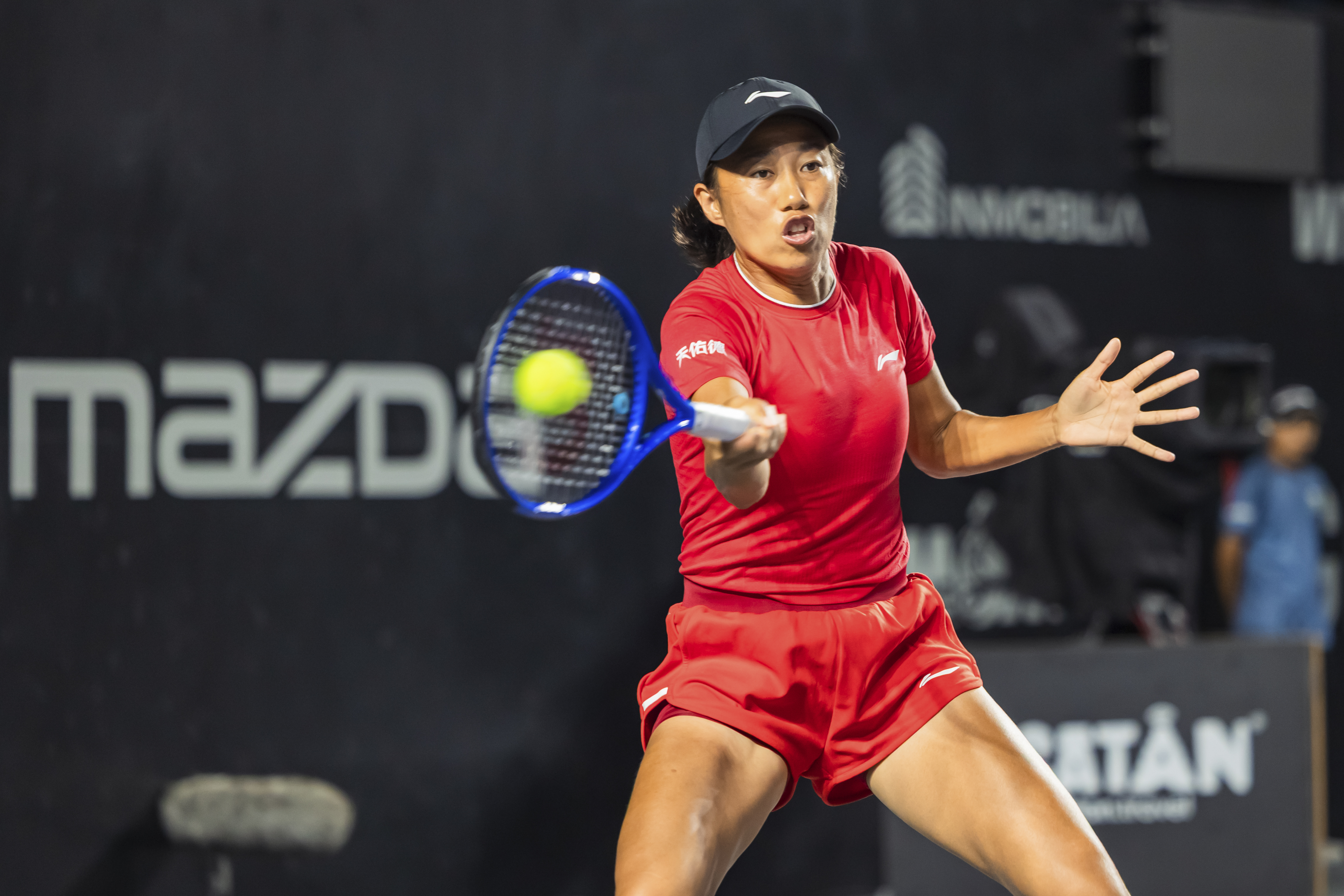 Zhang upsets Navarro, Paolini eases past Hon to reach Merida quarterfinals
