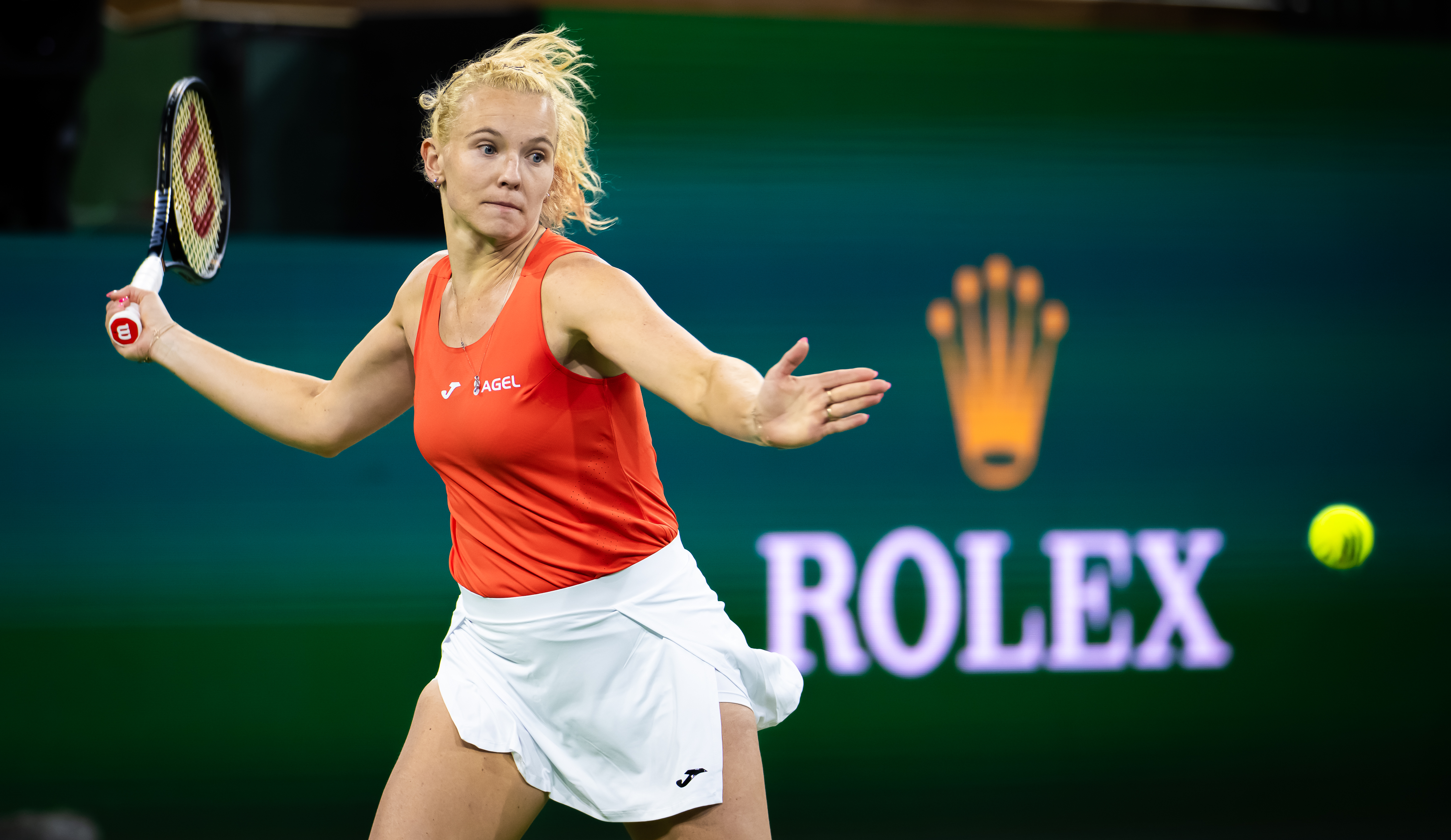 Siniakova outlasts Fernandez in 3 hours, 28 minutes to reach Indian Wells third round