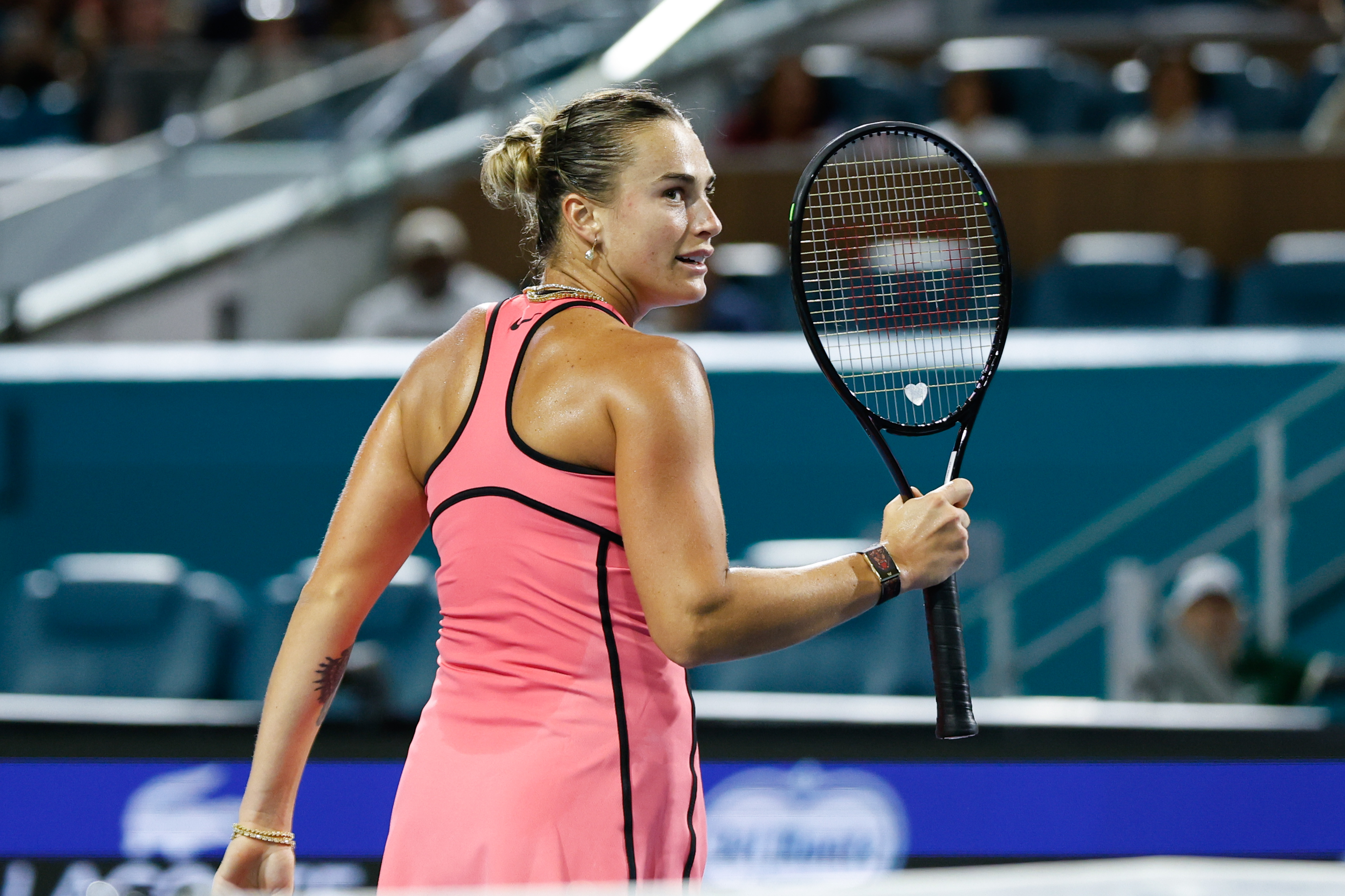 Aryna Sabalenka và 'Golden Glizzy': Bữa tiệc chiến thắng không thể quên tại Miami Open