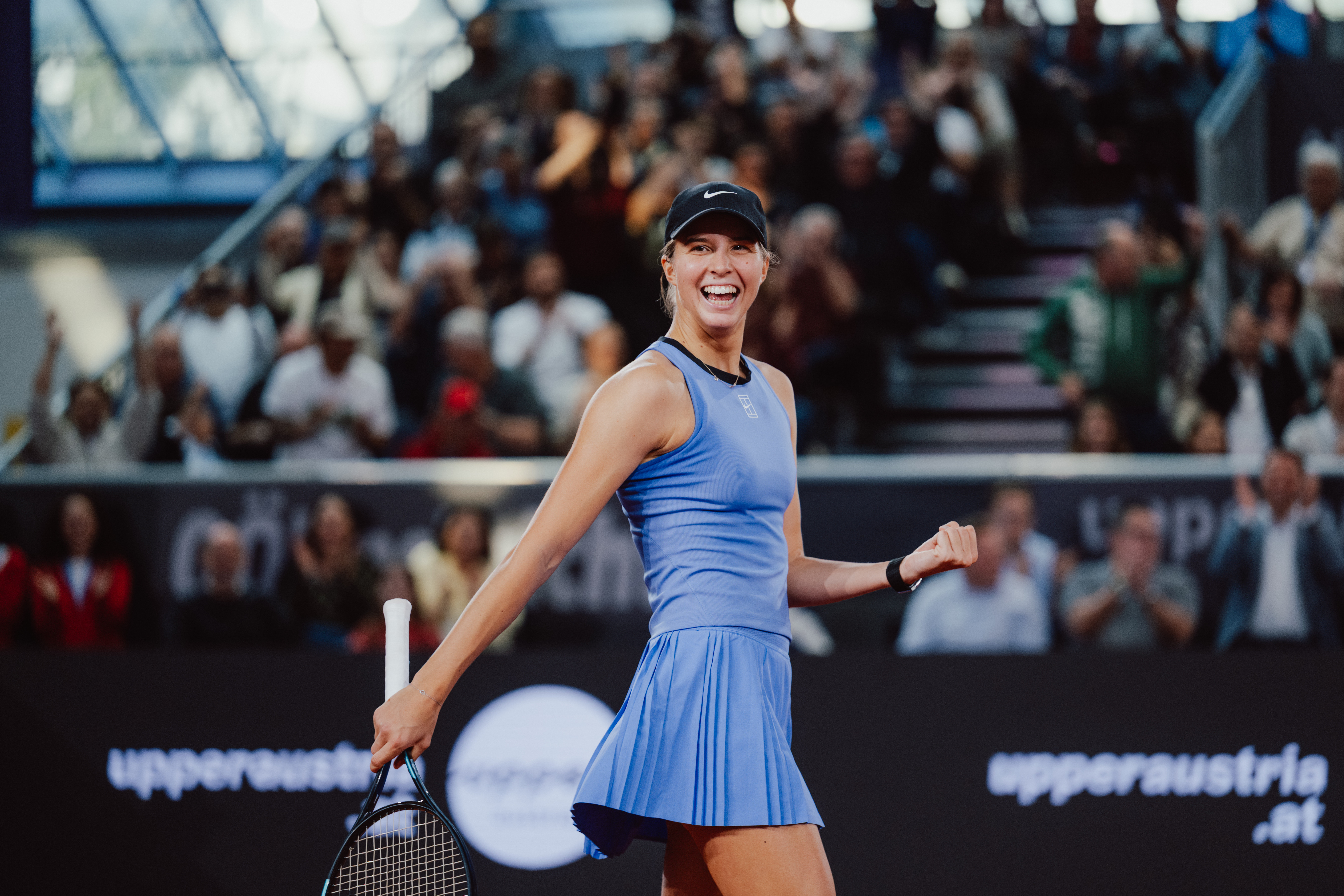 Lilli Tagger, 18 tuổi, gây sốc Linz với chiến thắng trước Badosa