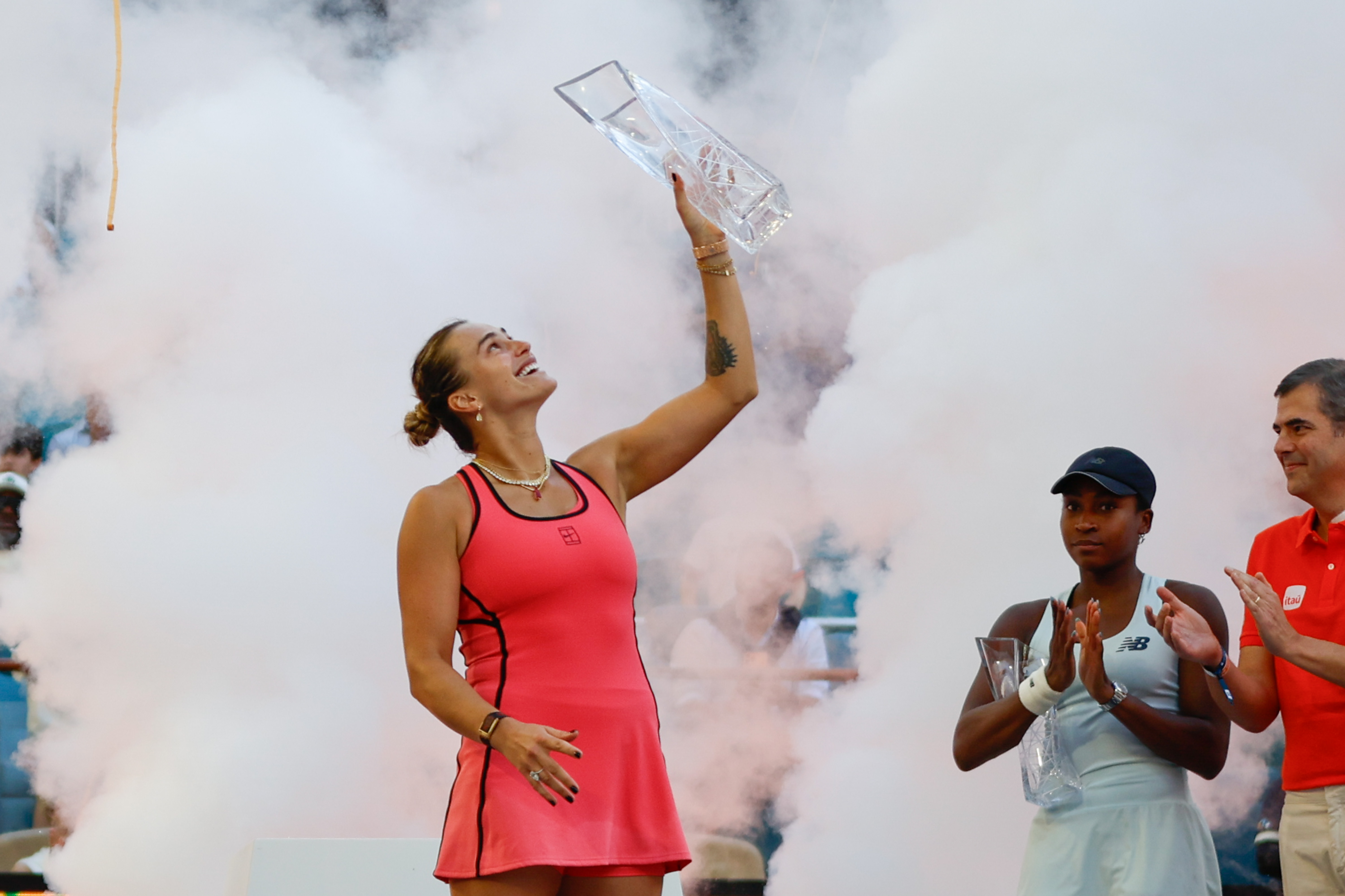 Sabalenka Tiết Lộ 'Hai Con Người' Trong Bìa Esquire: Từ 'CF68 Baccarat' Đến 'Vòng Loại World Cup 2026'