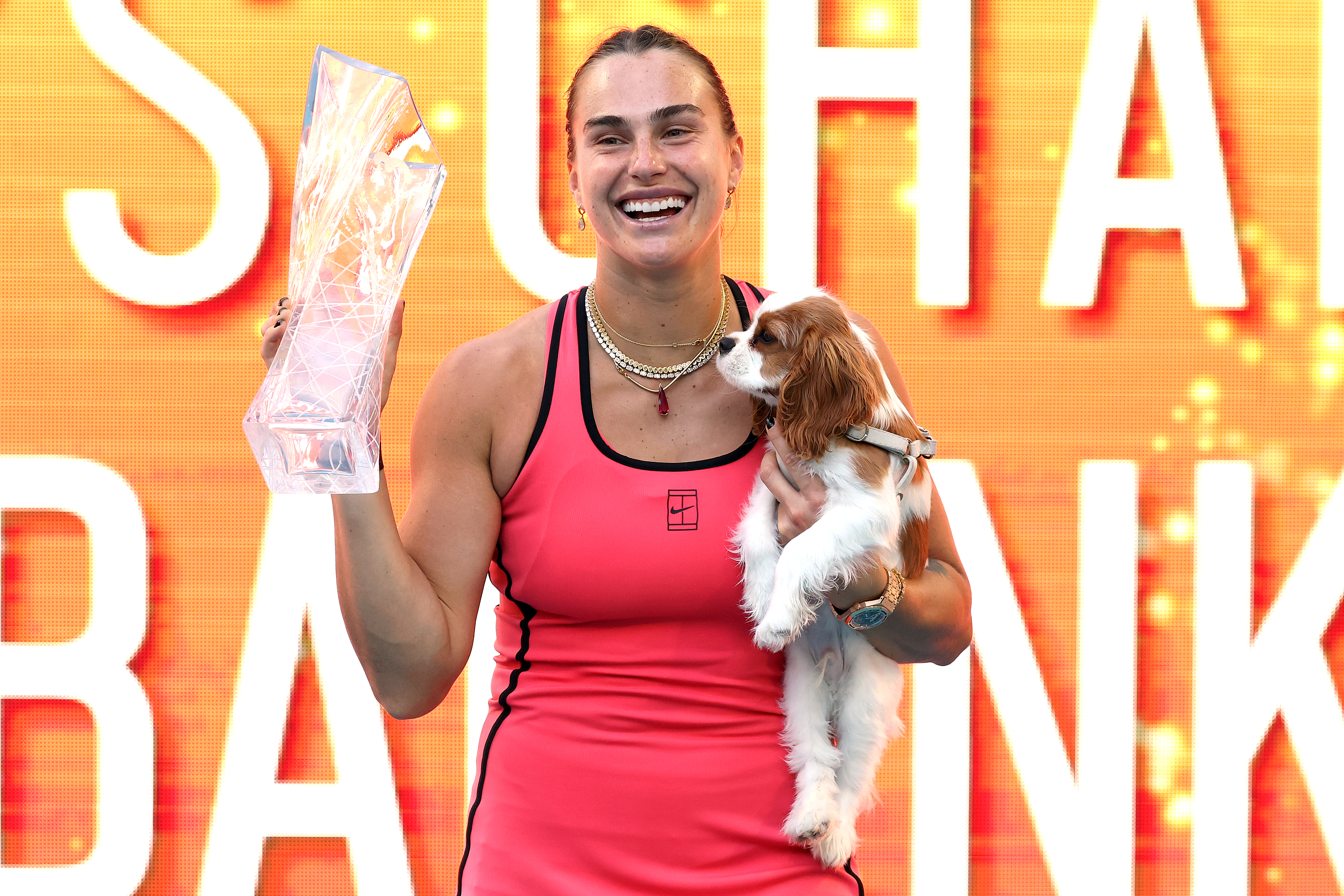 Chó của Andreeva và Sabalenka: Cuộc gặp gỡ 'căng thẳng' tại Indian Wells