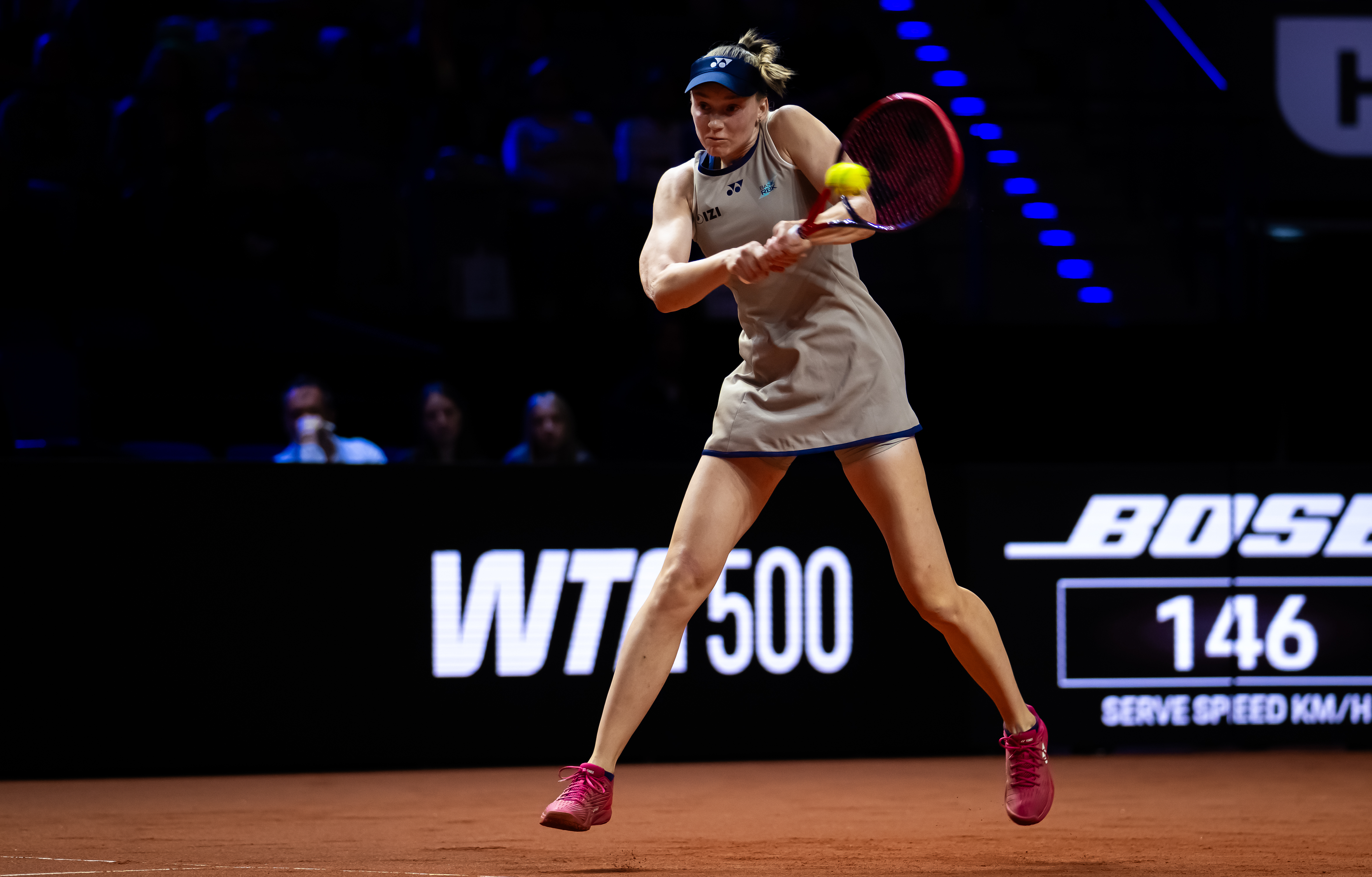 Elena Rybakina Dễ Dàng Vào Tứ Kết Stuttgart: Bước Đệm Hoàn Hảo Cho Mùa Đất Nện